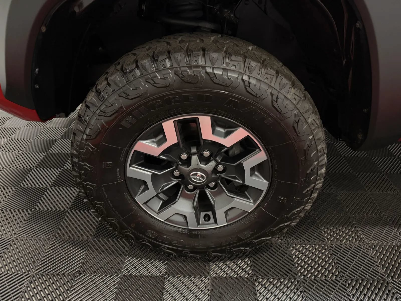 Used 2021 Toyota Tacoma TRD Off-Road w/ Technology Package AWD/4WD image 10