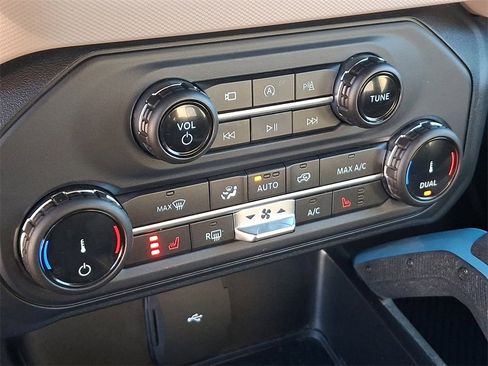 Certified 2022 Ford Bronco Wildtrak image 16