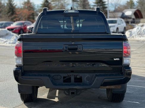 Used 2020 Toyota Tacoma TRD Off-Road w/ Technology Package image 4