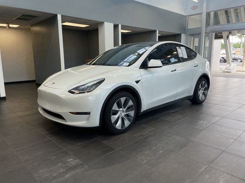 Used 2023 Tesla Model Y Long Range AWD/4WD image 6