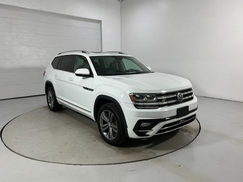 Used 2018 Volkswagen Atlas SEL w/ R-Line Package AWD/4WD image 2