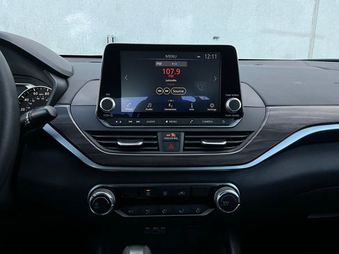 Used 2025 Nissan Altima 2.5 SV image 26