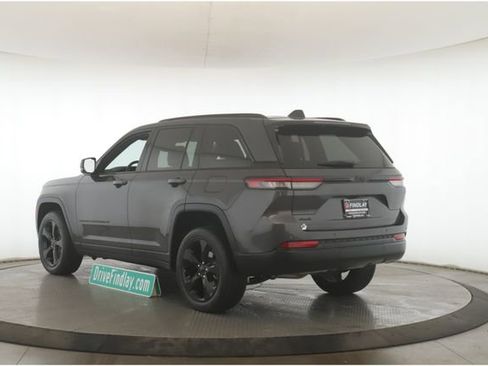 Used 2023 Jeep Grand Cherokee Altitude image 8