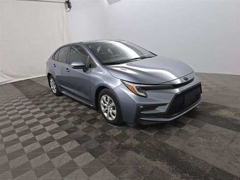 Used 2025 Toyota Corolla SE FWD image 3