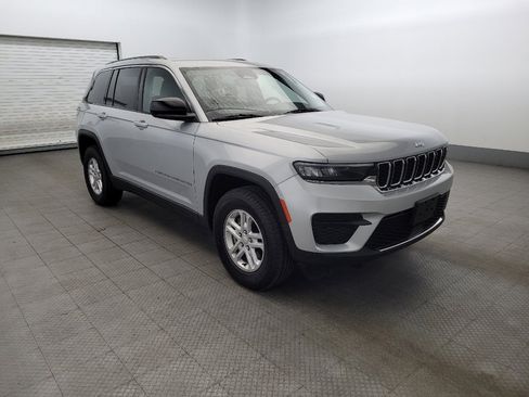 Used 2023 Jeep Grand Cherokee Laredo image 13