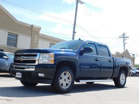 Used 2010 Chevrolet Silverado 1500 LT AWD/4WD image 8