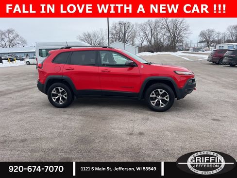 Used 2017 Jeep Cherokee Trailhawk w/ Cold Weather Group image 8