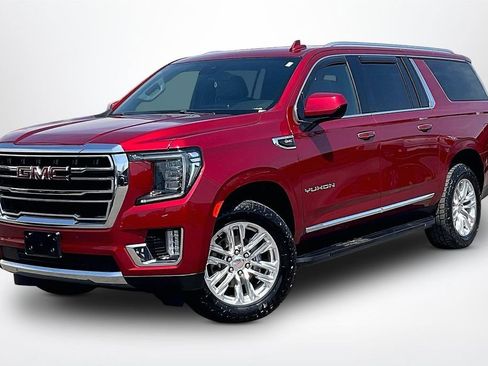 Used 2023 GMC Yukon XL SLT AWD/4WD image 3