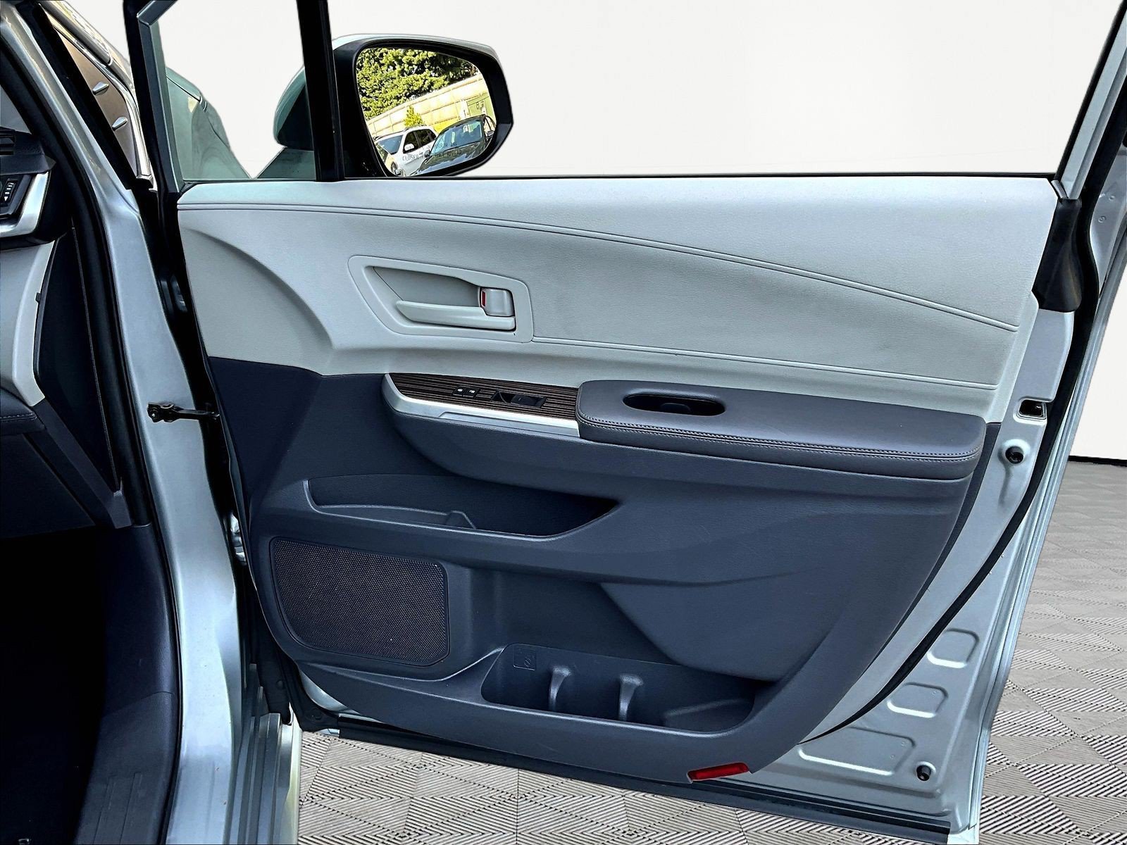 Used 2021 Toyota Sienna LE FWD image 28