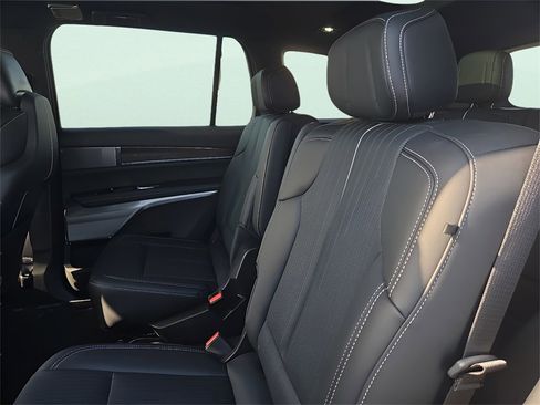 New 2026 Cadillac Vistiq Sport image 15