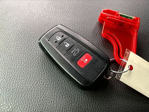 Used 2025 Toyota RAV4 XLE image 32