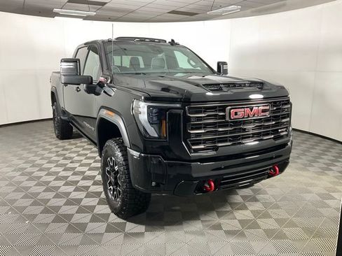 Used 2025 GMC Sierra 2500 AT4X image 3