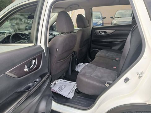Used 2016 Nissan Rogue S w/ Appearance Package FWD image 11