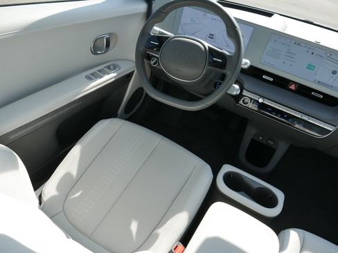 Certified 2024 Hyundai Ioniq 5 Limited AWD/4WD image 9