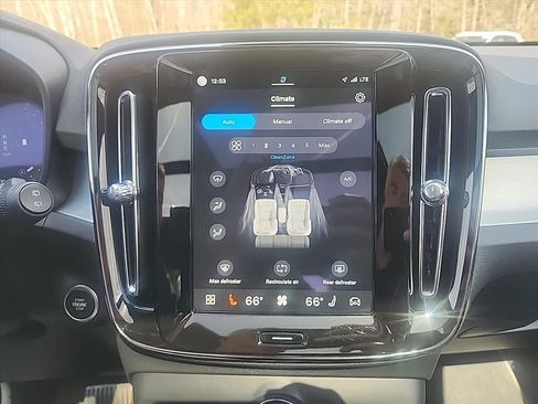 Certified 2025 Volvo XC40 B5 Core AWD/4WD image 20
