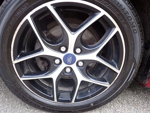 Used 2015 Ford Focus SE w/ SE Sport Package FWD image 21