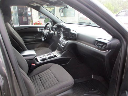 Used 2020 Ford Explorer XLT w/ Comfort Package AWD/4WD image 8