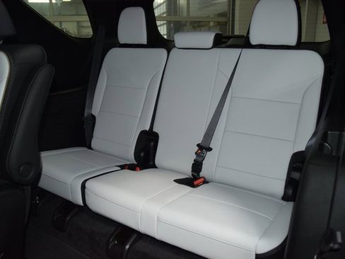 Used 2025 Chevrolet Traverse High Country image 43