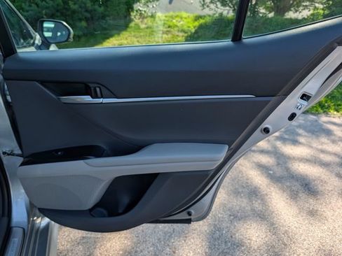 Used 2018 Toyota Camry SE w/ Moonroof Package FWD image 35
