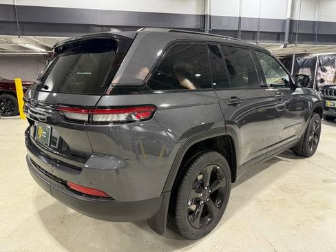 New 2025 Jeep Grand Cherokee Limited w/ Black Appearance Package image 9