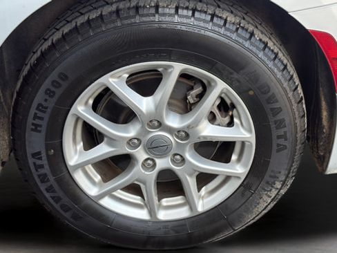 Used 2024 Chrysler Pacifica Touring-L FWD image 36
