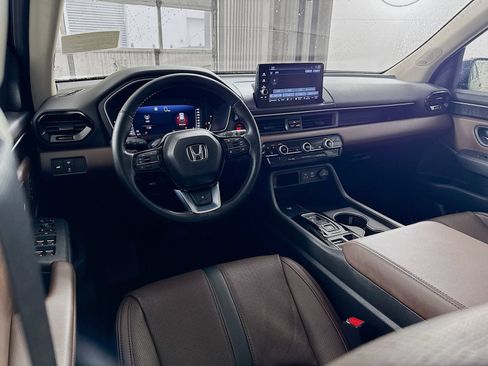 Used 2023 Honda Pilot Elite image 9
