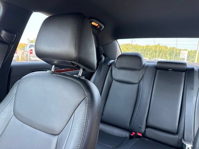 Used 2014 Chrysler 300 RWD image 36