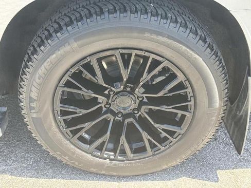 Used 2023 GMC Yukon XL AT4 AWD/4WD image 32