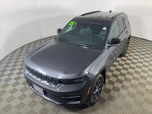 Used 2025 Jeep Grand Cherokee Limited w/ Trailer Tow Package AWD/4WD image 15