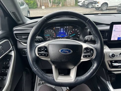 Used 2021 Ford Explorer XLT w/ Equipment Group 202A AWD/4WD image 24