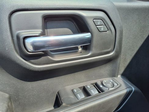 Used 2020 Chevrolet Silverado 1500 Custom w/ Custom Value Package image 12