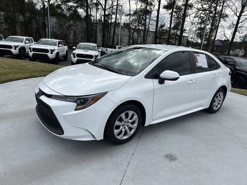 Used 2022 Toyota Corolla LE image 5