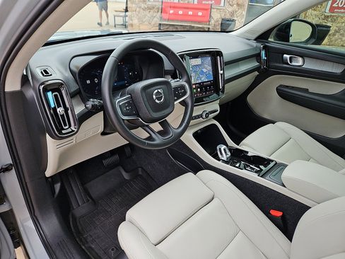 Used 2026 Volvo XC40 B5 Plus w/ Protection Package Premier AWD/4WD image 13