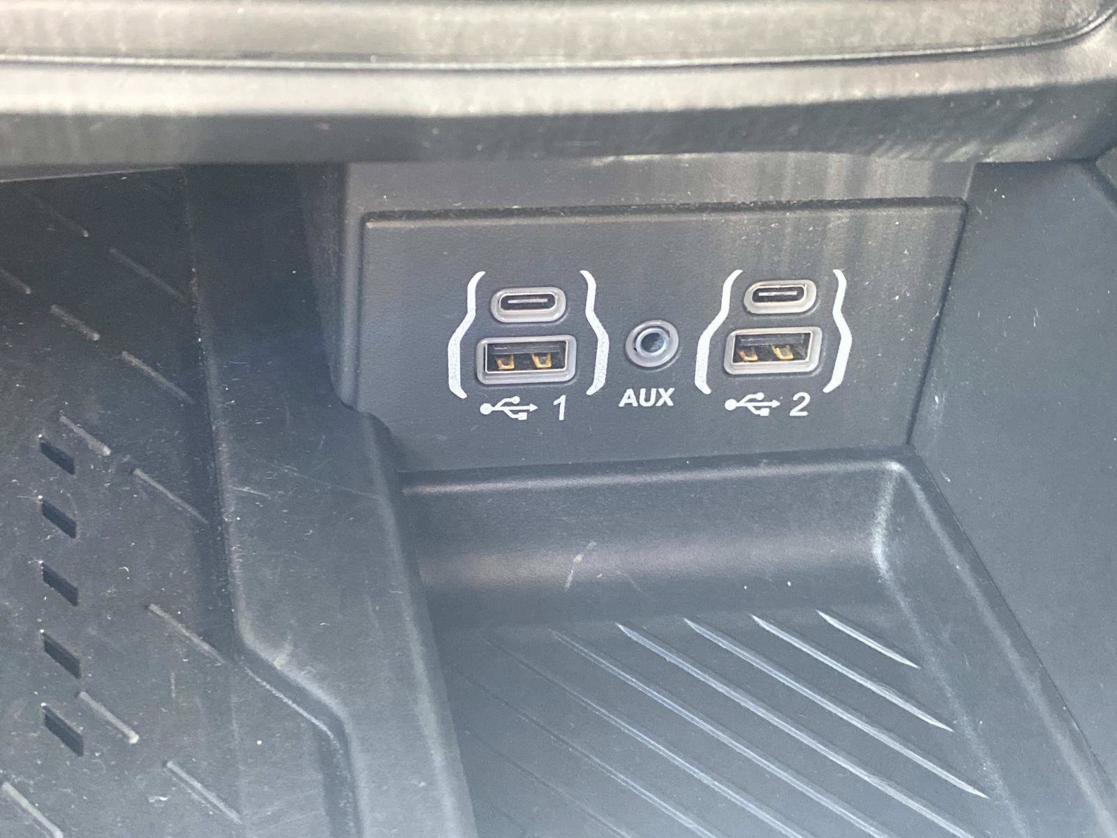 Used 2025 Chrysler Pacifica Limited FWD image 40
