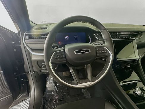 Certified 2024 Jeep Grand Cherokee Altitude AWD/4WD image 19