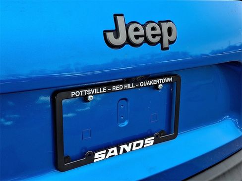 Used 2020 Jeep Cherokee Trailhawk w/ Cold Weather Group image 32