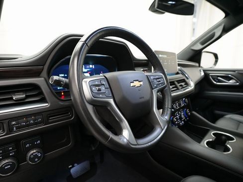 Used 2022 Chevrolet Suburban LT image 8