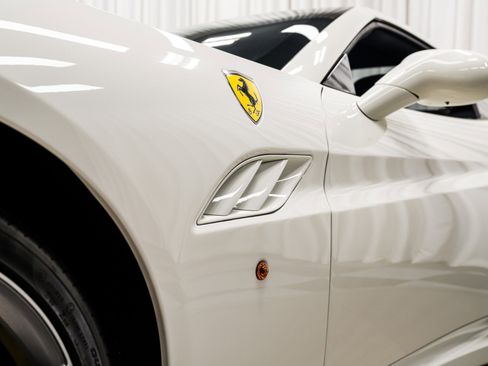 Used 2014 Ferrari California image 34