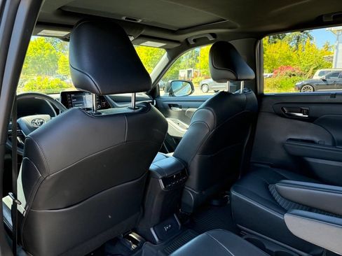 Used 2022 Toyota Highlander XSE AWD/4WD image 17