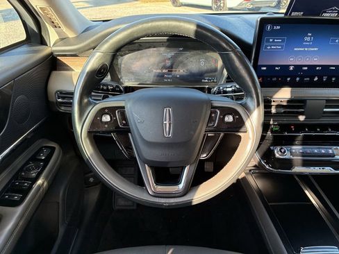 Used 2023 Lincoln Corsair Reserve w/ Equipment Group 201A image 17