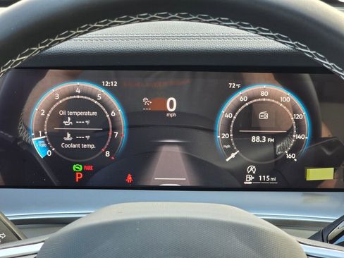 New 2025 Volkswagen Tiguan SE image 18