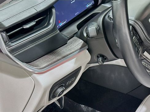 Used 2022 Jeep Grand Cherokee Overland RWD image 10