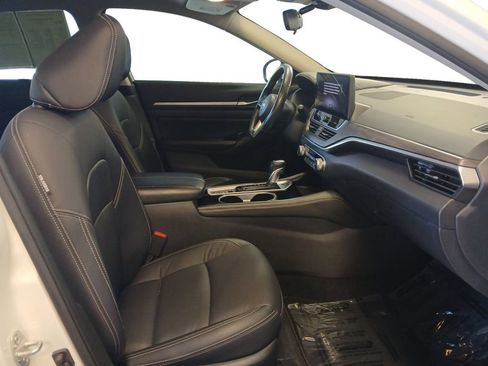 Used 2024 Nissan Altima 2.5 SL FWD image 15