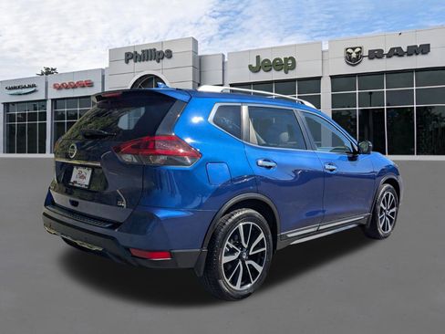 Used 2019 Nissan Rogue SL w/ Premium Package image 3