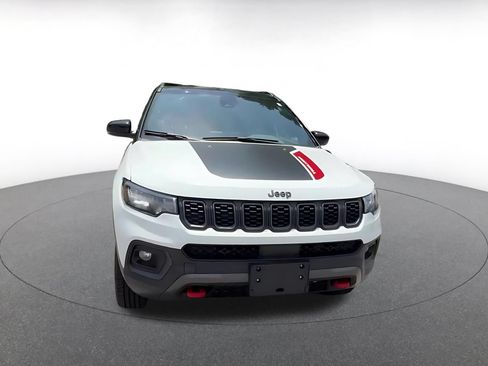 Used 2025 Jeep Compass Trailhawk AWD/4WD image 3