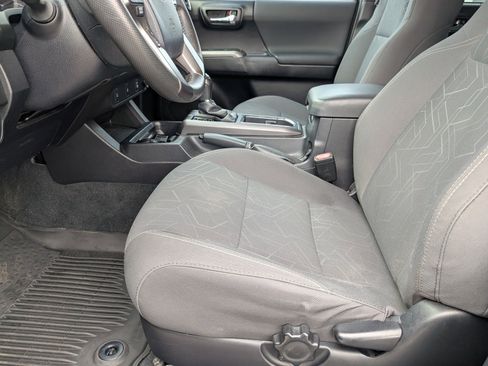 Used 2017 Toyota Tacoma TRD Off-Road image 12