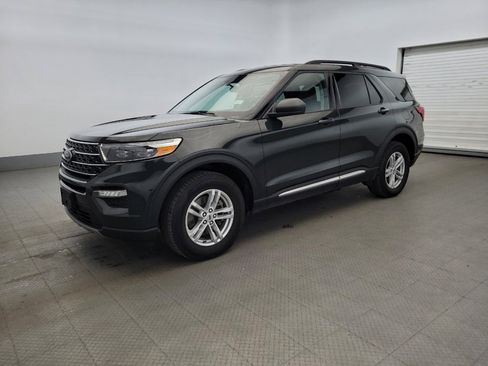 Used 2023 Ford Explorer XLT w/ Equipment Group 202A AWD/4WD image 2