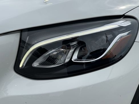Used 2018 Mercedes-Benz GLC 300 4MATIC image 5