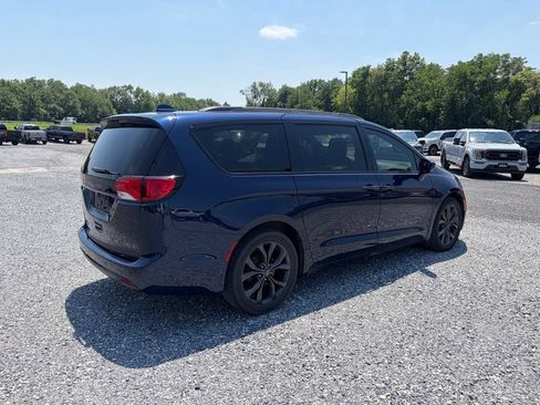 Used 2018 Chrysler Pacifica Touring-L Plus w/ Advanced Safetytec Group FWD image 10