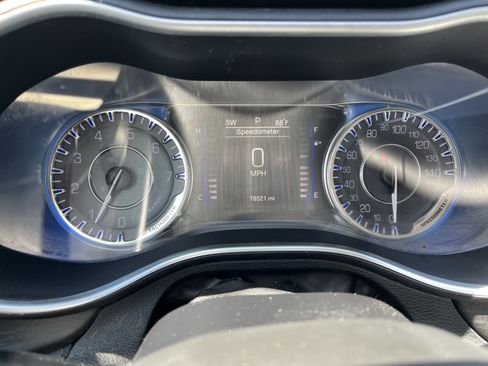 Used 2016 Chrysler 200 Limited FWD image 17